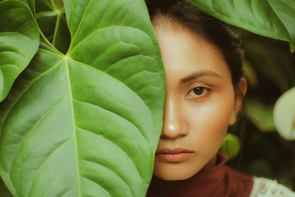 Objevte komplexní přístup k péči o mastnou pleť v našem průvodci 2024. Od pochopení příčin až po nejnovější řešení - váš klíč ke zdravé, matné pleti.